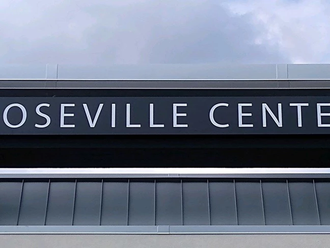 Pylon Sign for Roseville Center